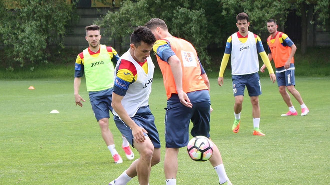 VIDEO | Varșovia, venim! Cum s-a desfășurat primul antrenament în formulă completă înaintea meciului cu Polonia: "tricolorul" pe care copiii l-au "acaparat", detaliul tactic lucrat de Daum și situația ciudată în care a fost pus Gardoș 