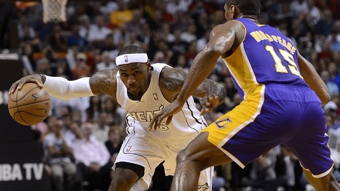LeBron e unic în istorie! "Regele" e primul baschetbalist din NBA cu minimum 30 de puncte și 60% procentaj în șase meciuri la rând