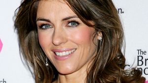 FOTO | Liz Hurley, înfloritoare la 50 de ani. Cea mai bună reclamă pentru a merge la sala de fitness: cum arată în bikini