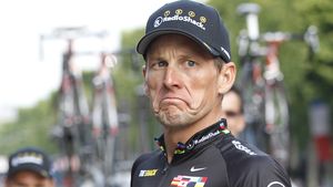 Lance Armstrong, acuzat că s-a dopat și că și-a încurajat colegii să facă la fel în perioada "US Postal"