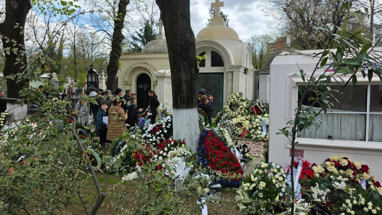 Mircea Lucescu a fost înmormântat la Cimitirul Bellu. O „mare” de flori, depusă la cavou