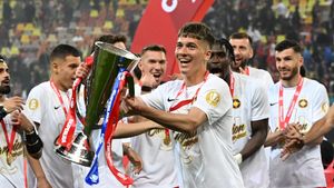 De Ziua Copilului, iată fotografia emoționantă pentru istorie cu Alex Stoian, puștiul-minune de la FCSB: imaginea din arhiva secretă spune totul despre ambiția atacantului și îl va face mândru pe Gigi Becali! EXCLUSIV