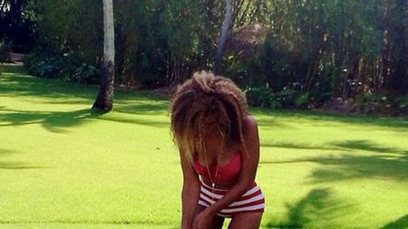 FOTO Beyonce s-a fotografiat în timp ce juca golf. Imaginea postată pe net i-a intrigat însă pe fani: "Chiar așa?!"