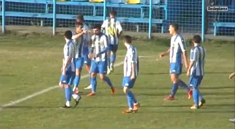 VIDEO | Cel mai spectaculos gol al sezonului vine din liga a treia: gol fabulos de la peste 60 de metri. 