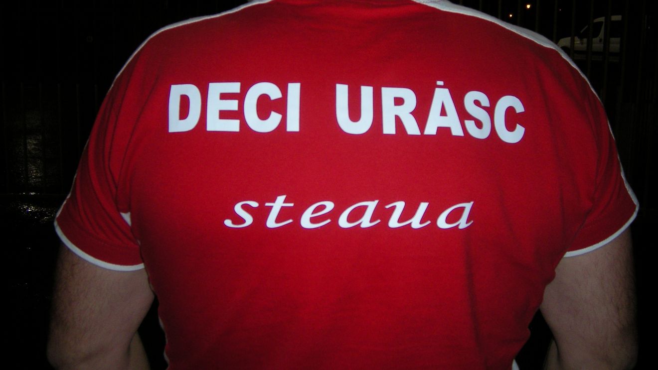 Fanii dinamoviști au început războiul cu Steaua încă din Antalya. FOTO: Mesajul afișat de doi suporteri la primul amical