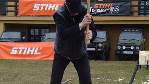 Tăietorii de lemne își ascut topoarele pentru Campionatul Național din iunie