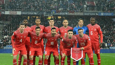 Ce îi așteaptă pe „tricolori” la meciul cu Elveția, decisiv pentru primul loc al grupei din preliminariile EURO 2024! Cum a ajuns o națională în plină criză, ce se întâmplă cu golgheterul și conflictul dintre selecționer și presă. „Aproape că trebuie să ne cerem scuze” | ANALIZĂ