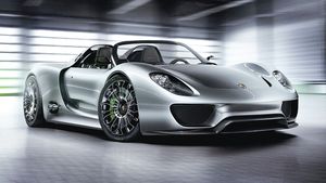 Doi români cumpără cel mai scump Porsche din lume!