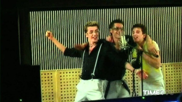 Ei sunt fanii din străinătate care sărbătoresc „românește” golurile favoriților! Unde face ravagii celebrul hit „Dragostea din tei” a celor de la O-Zone | SPECIAL