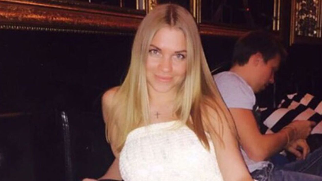 Ekaterina Safronov, fosta soție a lui Kerzhakov, surprinsă în ipostaze indecente într-un bar din Sankt-Petersburg