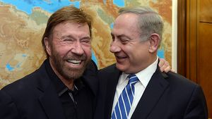 Chuck Norris a trecut pe lângă o tragedie. Actorul american a suferit două atacuri de cord în 47 de minute. Apropiații săi sunt uimiți de ce au văzut