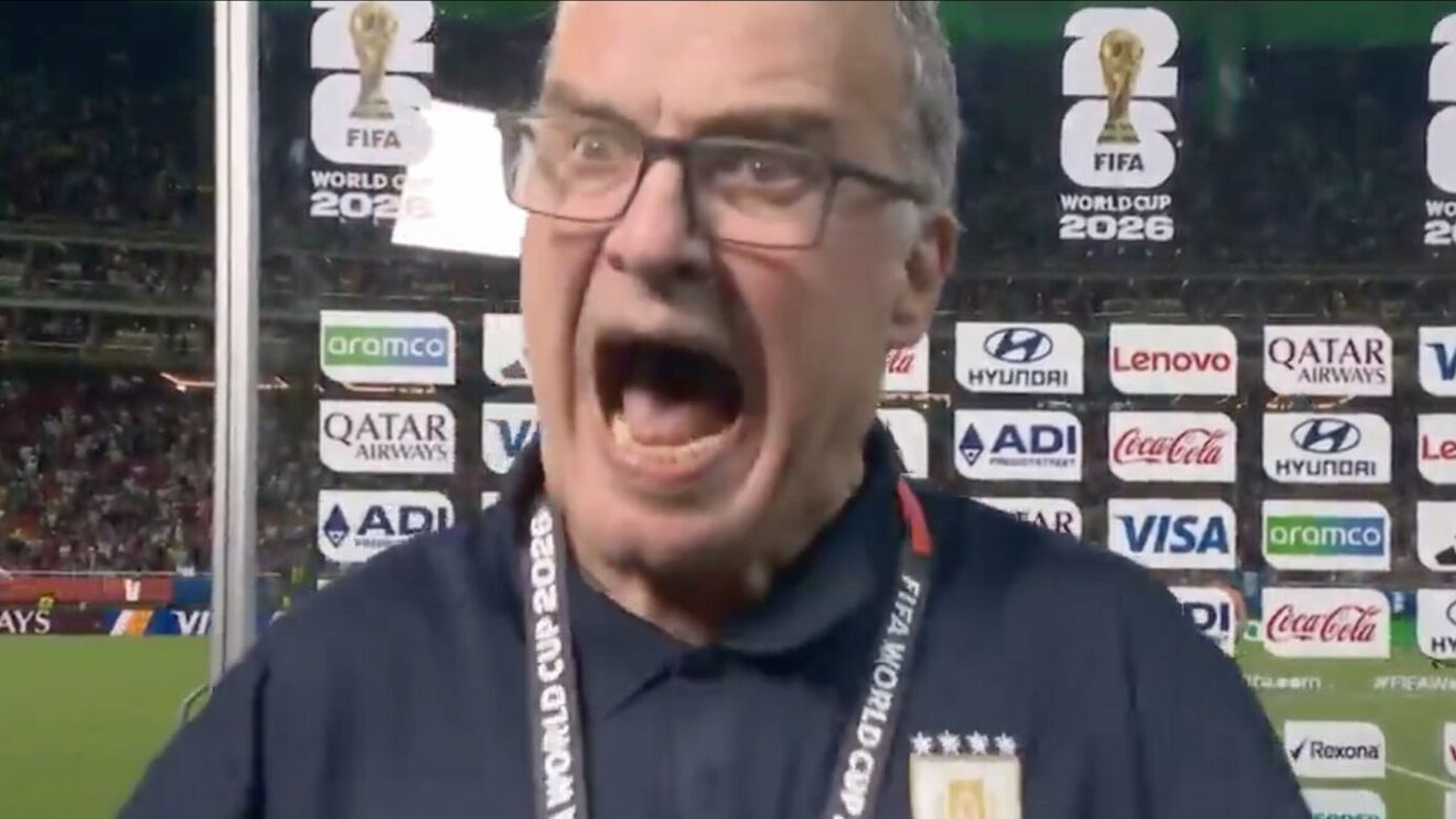 Marcelo Bielsa, criză de nervi în direct la TV! A urlat la reporter după eliminarea Uruguayului de la Cupa Mondială, plin de frustrare: „Hai odată!”