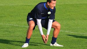 "Interesul CFR-ului m-ar onora,** dar nu mă întorc în țară!"