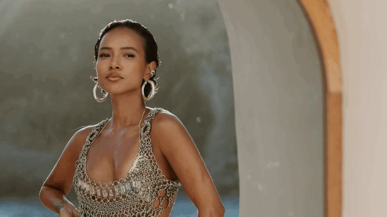 Relație controversată. Antrenorul de 58 de ani se iubește cu o femeie mai tânără cu 21 de ani