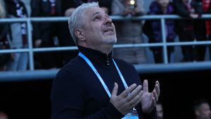 Marius Şumudică, desființat de fani pe pagina de Facebook a Rapidului: „Afară din Giuleşti! Un circar de antrenor”