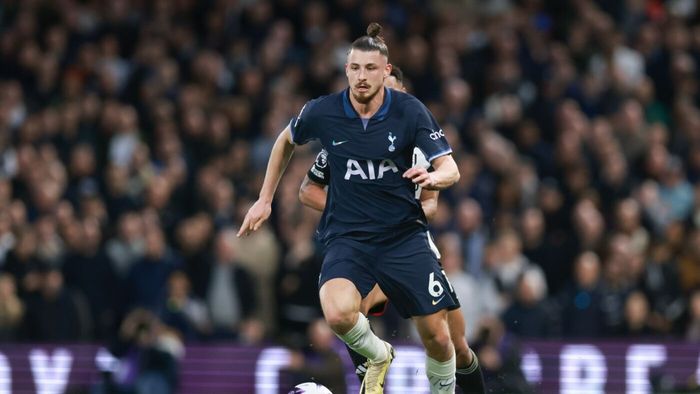 Radu Drăgușin abia a primit o notă de trecere după Fulham - Tottenham 3-0! Jurnaliștii britanici trag o concluzie rea pentru român: „El ar fi gestionat mai bine”