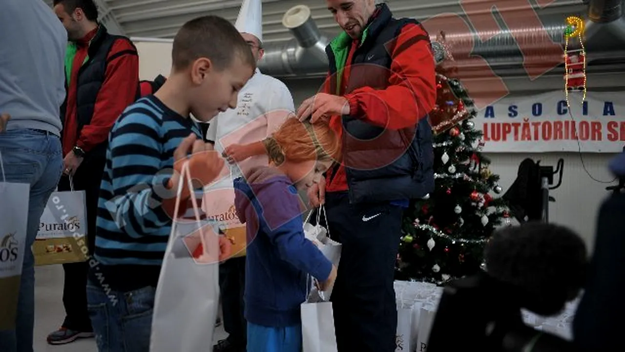 FOTO** Jucătorii steliști le-au oferit cadouri copiilor de la grupele de juniori