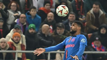Edjouma, la un pas de golul carierei în FCSB – Lyon, după o centrare perfectă a lui Radunovic
