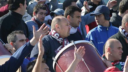 Nu te pune cu ei! Dani Coman a făcut-o și a pățit-o!** Detalii incredibile despre cei care conduc galeriile Rapidului și Stelei: șantaj, bișnită și afaceri pe spatele "pasiunii"