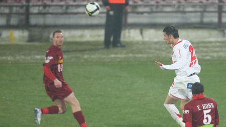 Bud acuză: "Dolha mi-a luat picioarele!** A fost penalty clar!"