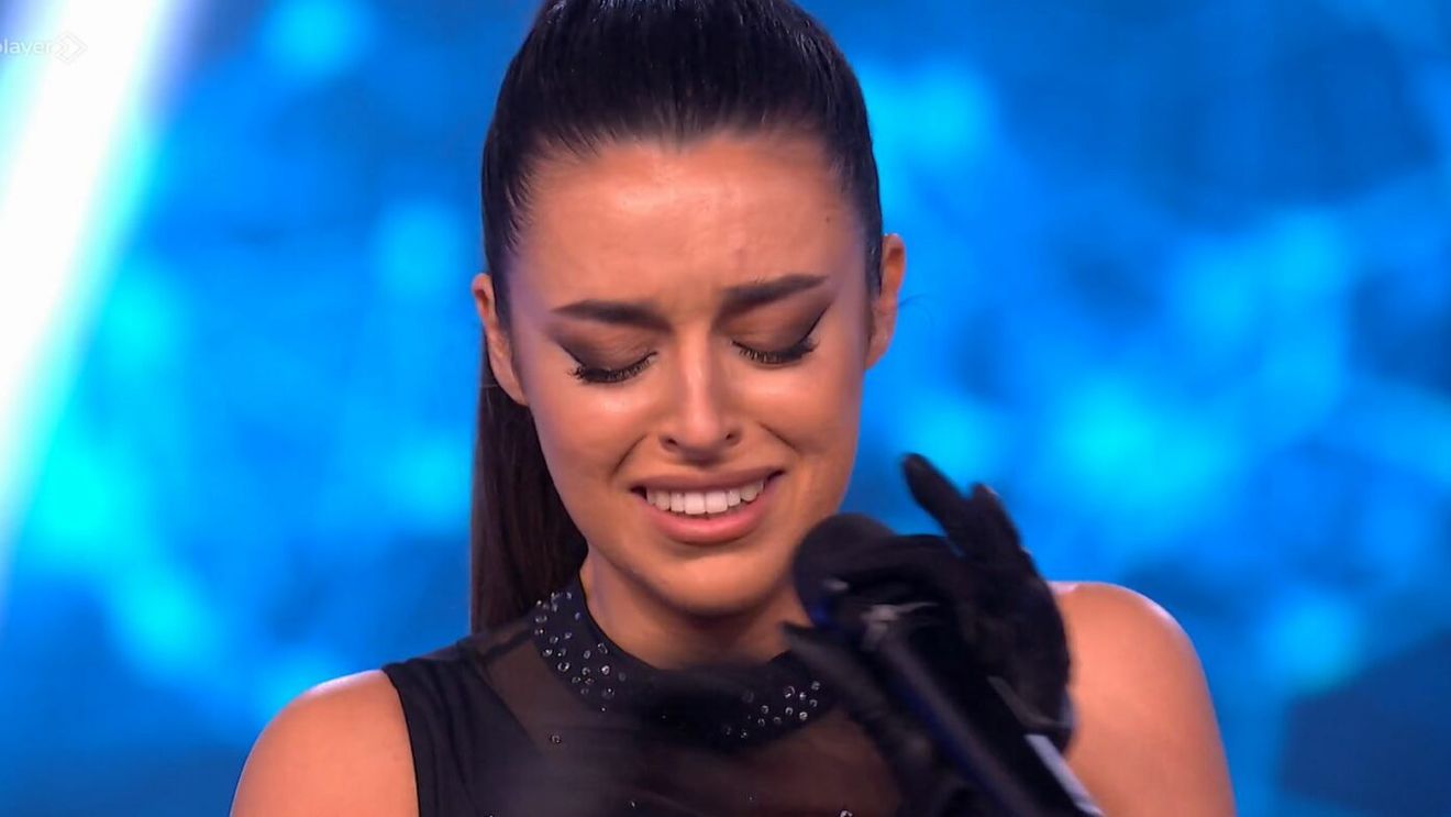 Viitorul coleg al lui Radu Drăgușin de la Tottenham a făcut-o să plângă la TV pe una dintre cele mai frumoase femei din lume! A părăsit-o și a băgat-o în depresie. GALERIE FOTO