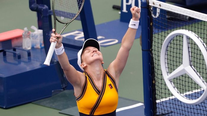 Simona Halep jubilează după victoria cu Camila Giorgi de la US Open: „Am trecut testul!" Care este povestea echipamentului în culori românești