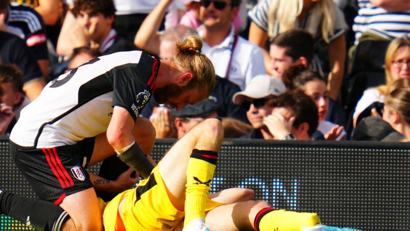 Accidentare horror în Fulham - Sheffield! Fotbalistul și-a rupt glezna pe teren și a avut nevoie de oxigen! Imagini greu de privit | VIDEO & FOTO