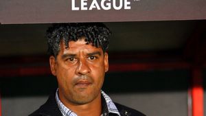 Rijkaard: "Dinamo se apără bine,** dar nu are reușite în atac!"