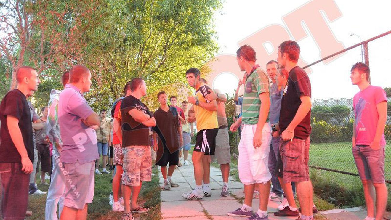 FOTO** Lopez Caro, speriat de protestul fanilor! "Echipă de locul 3, stricată de bătrânei"