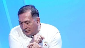 Florin Chivulete și Ion Crăciunescu, potop de acuzații. „A pasat fete în camere” vs. „Era însoțitorul brigăzii care săruta fetițe dulci"