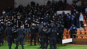 A venit nota de plată! Steaua București a fost sancționată pentru incidentele din sala de la Focșani