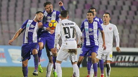 ACS Poli și-a pregătit dosarul de licențiere. Alb-violeții așteaptă cu sufletul la gură avizul pentru a mai juca pe "Dan Pătlinișanu". Situația datoriilor la ANAF și ce riscă jucătorii