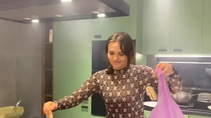VIDEO / Cristina Șișcanu, incident în bucătărie. ”Era să dau foc la casă”