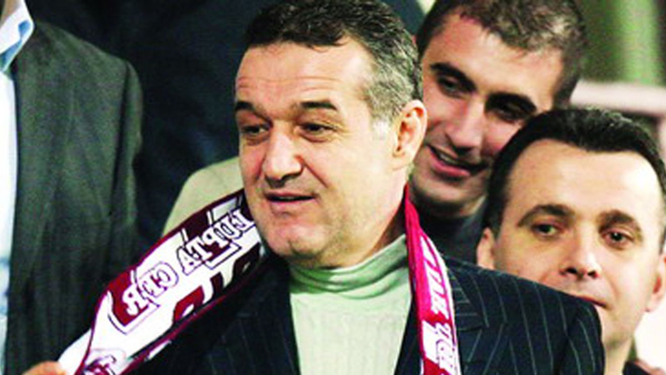 "Turcule, să porți fular cu Steaua la gât și să-mi aduci valiza înapoi!"/ **"Nu-i problemă,îmi pun și 2 fulare"