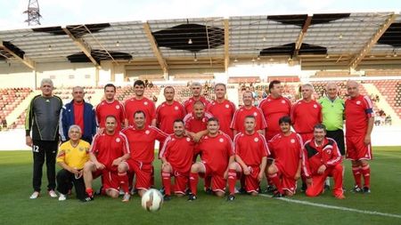 IMAGINEA ZILEI | Cine îi recunoaște pe dinamoviștii peste care n-au trecut anii?