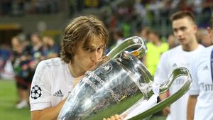 Șefii de pe Bernabeu, în "gardă"! Lista posibililor înlocuitori pentru Modric. Cel mai bine cotat e colegul lui Radu Ștefan