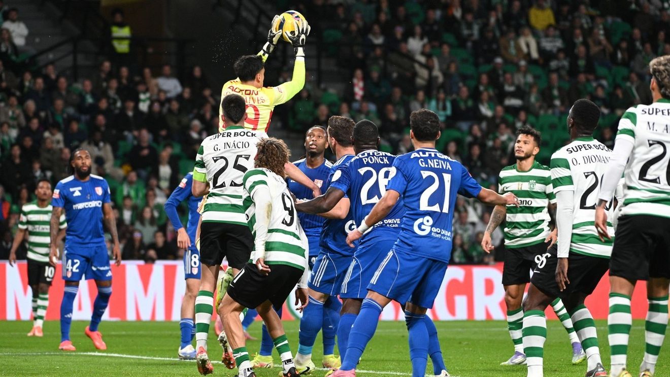 Universitatea Craiova, lovitură pe piața transferurilor! Un internațional portughez a semnat cu echipa lui Mihai Rotaru