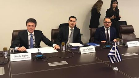 Gică Popescu, enervat la culme! A fost nevoit să se fotografieze alături de Răzvan Burleanu și a răbufnit: "Nu știți ce e în sufletul meu! Nu faceți aprecieri după un rahat de poză"