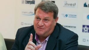 "Suntem priviți ca favoriți, va fi un meci foarte greu!"