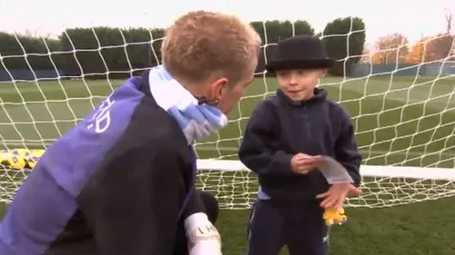 VIDEO: Joe Hart&Co au oferit cel mai frumos moment al săptămânii.** Cum să faci fericit un copil de 6 ani bolnav de cancer! Imagini care te lasă fără glas