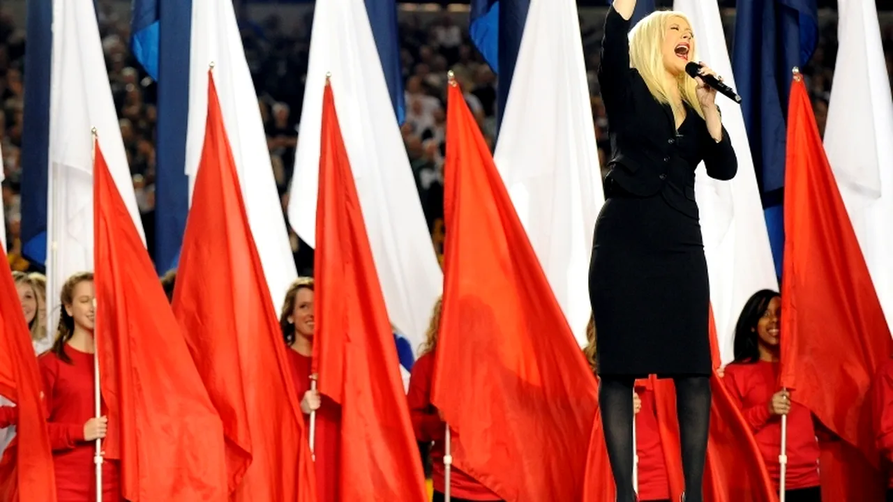 Video** Christina Aguilera s-a făcut de râs la Super Bowl: a uitat imnul SUA!