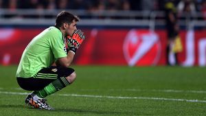 "Nu este un robot, huiduielile îl afectează". Cât mai rezistă Casillas la Real? La ușă îi bate o ofertă de la Arsenal