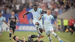 EXCLUSIV | Omul care a scris istorie în tricoul roș - albastru, pronostic surprinzător înainte de Dinamo - FCSB! Cum erau derby-urile de altădată: "Ei erau rapizi, aveau și 'frâne' și 'explozie'"