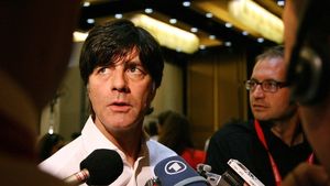 Joachim Low are zilele numărate pe banca Germaniei, după umilința cu Spania. Hansi Flick este favorit să-i ia locul