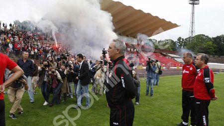 FOTO Ritualuri și spectacol în tribune la primul antrenament al lui Stoicikov