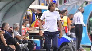 Cornel Dinu, acuzații halucinante la adresa lui Dario Bonetti! Ce faptă penală ar fi făcut fostul antrenor al lui Dinamo înainte de meciul cu FCSB: „Știți ce avea în geamantan?”