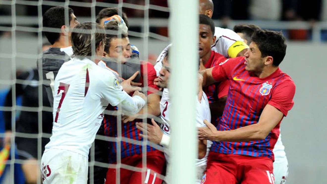 "Pe el l-aș fi ales! E mare"** Steliștii, în război cu propriul antrenor, Becali a pus ochii pe doi rapidiști: varianta care ar lăsa Giuleștiul în beznă