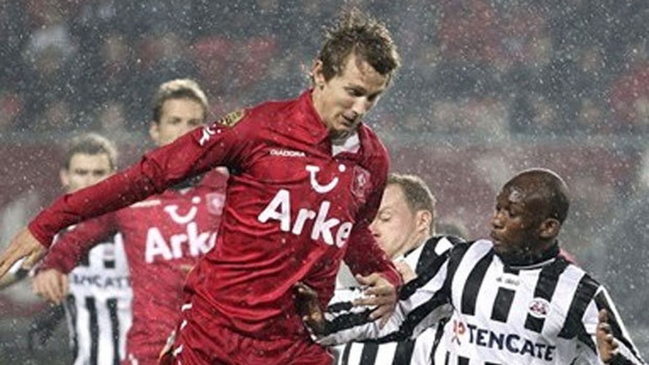 Twente vine învinsă la București! VIDEO** Locul 10 din Olanda i-a adus prima înfrângere acasă după 446 de zile, dar de Jong e în formă maximă