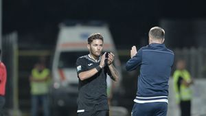 Rapidistul Ioniță: "Nu merg niciodată la Steaua! Probabil eu sunt singurul care lipsește ca să fie cea mai bună echipă". Dedicație pentru Săpunaru, Daniel Niculae și Moți