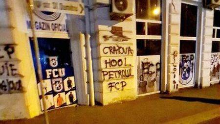 Scandal la FC U Craiova, după reinstalarea lui Nicolo Napoli! Trei suporteri au vandalizat sediul clubului lui Adrian Mititelu | FOTO